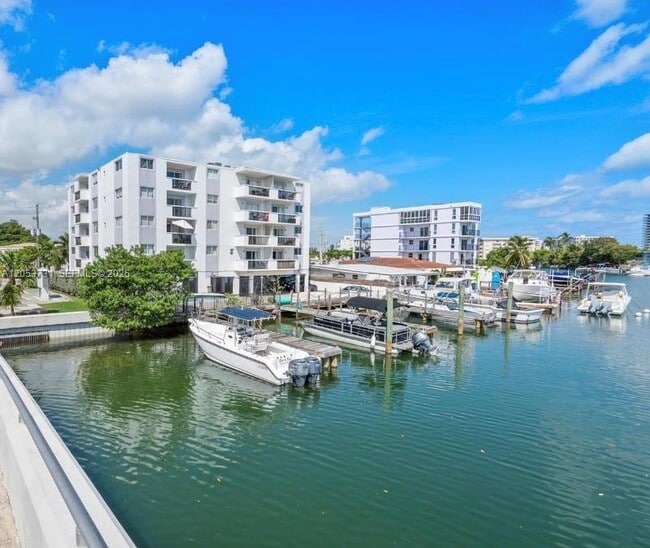 Building Photo - 8101 Crespi Blvd Unit 404