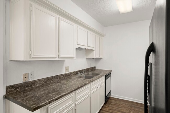 Photo - 3004 Manor Ln Unit B