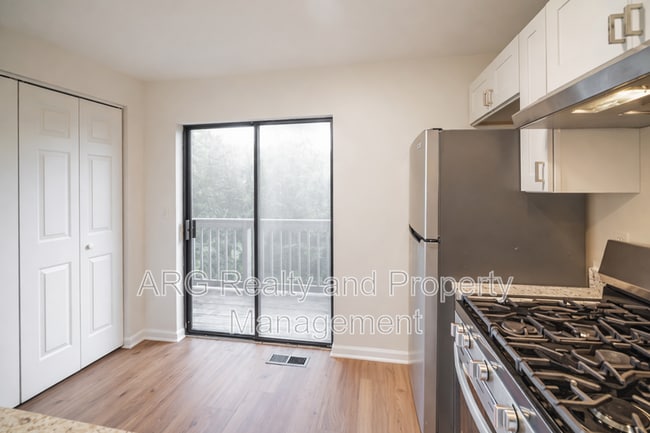 Photo - 7042 Oakhill Cir