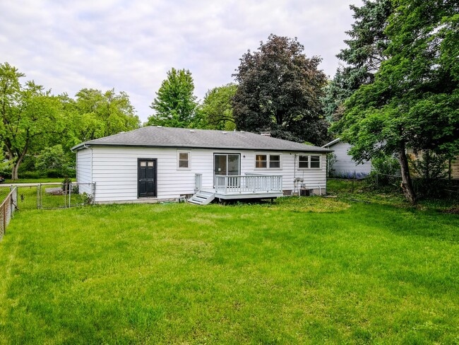 Photo - 30W162 Claymore Ln