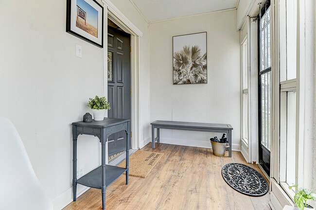 sunroom / entry - 523 E Cache La Poudre St