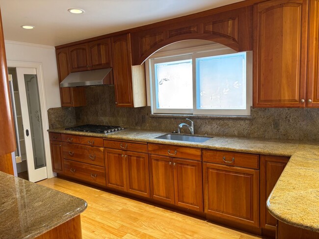 Beautiful 3 bed 2.5 bath townhome in Millbrae - Beautiful 3 bed 2.5 bath townhome in Millbrae