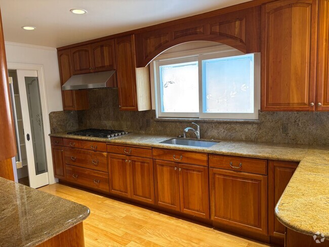 Building Photo - Beautiful 3 bed 2.5 bath townhome in Millbrae
