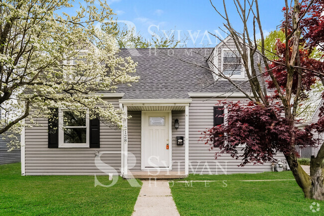 Building Photo - Enjoy living the good life in this home.