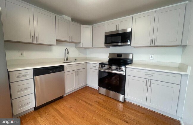 Photo - 7353 Crestleigh Cir