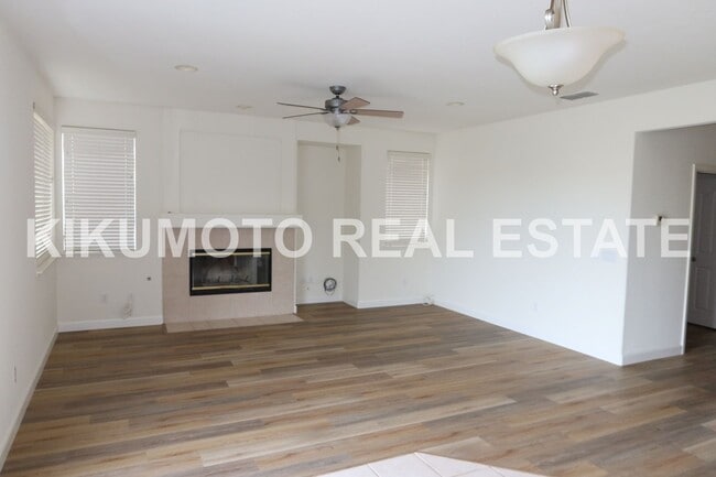 Photo - Lakefront 4 bedroom, 3 bath, 3 car  in the Lakeside Community