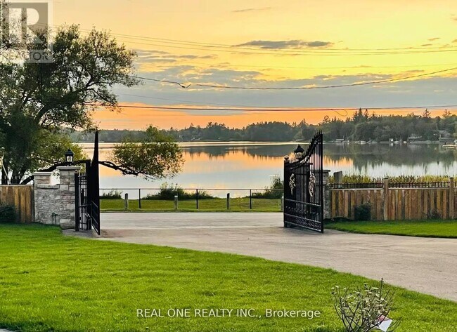 Photo - 14833 Ninth Line