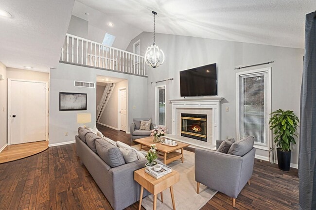 Building Photo - 6334 NW 82 Ct