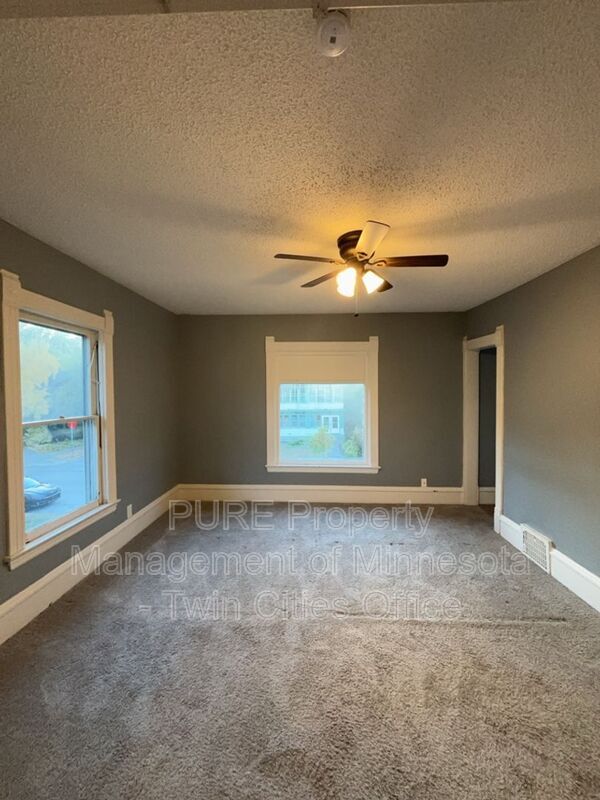 Photo - 1947 Fillmore St NE Unit B Upper