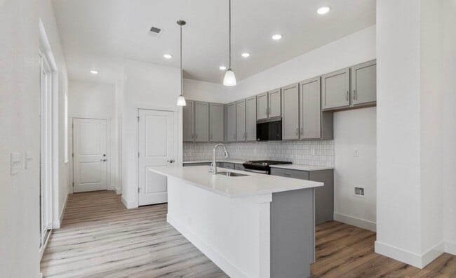 Photo - 5081 McKinnon Ct