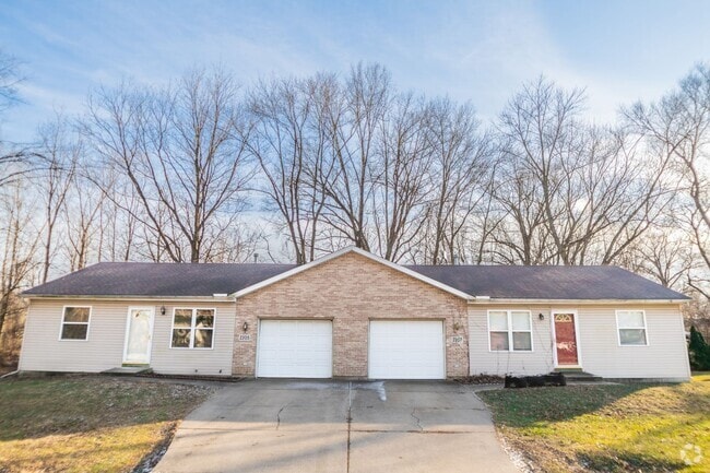 Building Photo - 2 bedroom / 1 bathroom Duplex for Rent in ... Rental