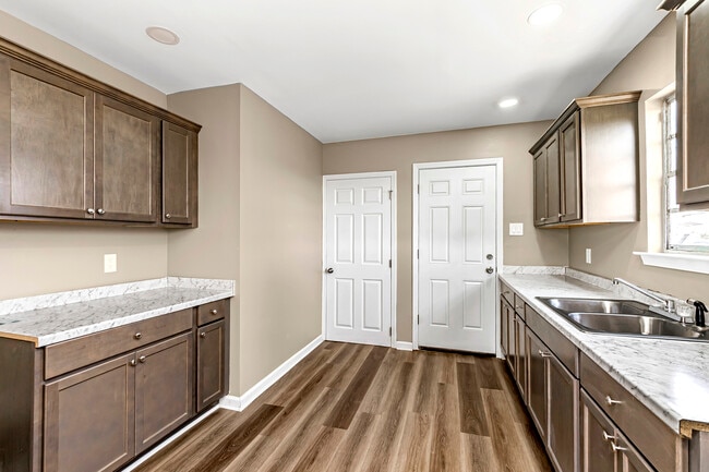 Photo - 381 Mills Ave