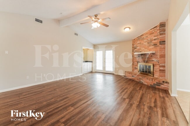 Photo - 8902 Deerwood Dr