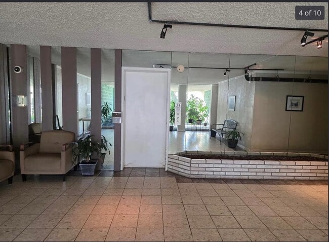 Photo - 1187 E 3rd St