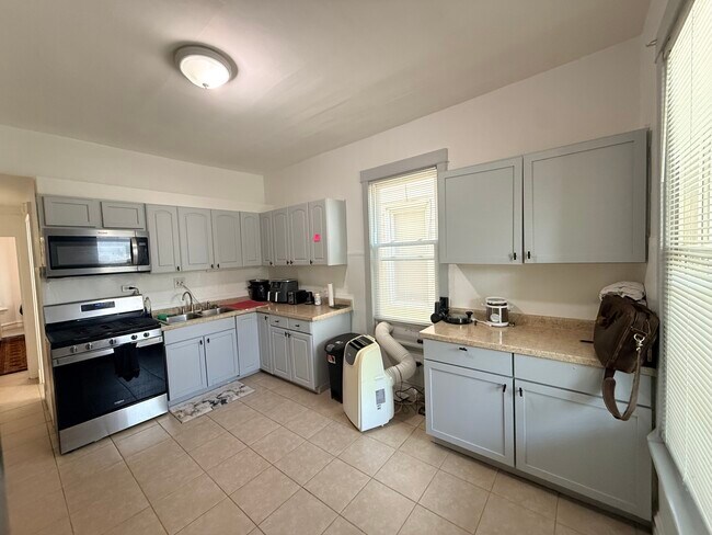 Photo - 2943 N Allen Ave Unit 1