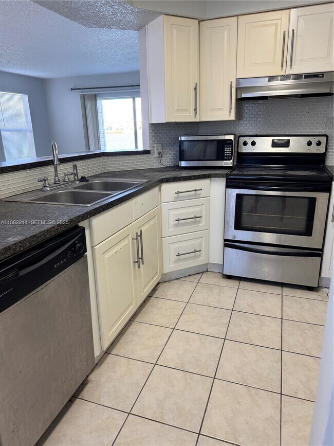 Photo - 3405 NW 44th St Unidad 101