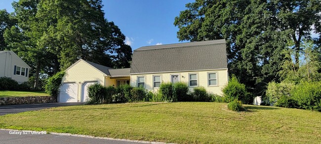 Single-Family Home in South Nashua - Single-Family Home in South Nashua