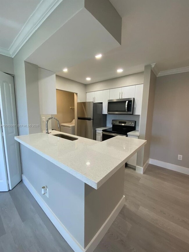 Building Photo - 1257 SW 46th Ave Unit Royal Poinciana