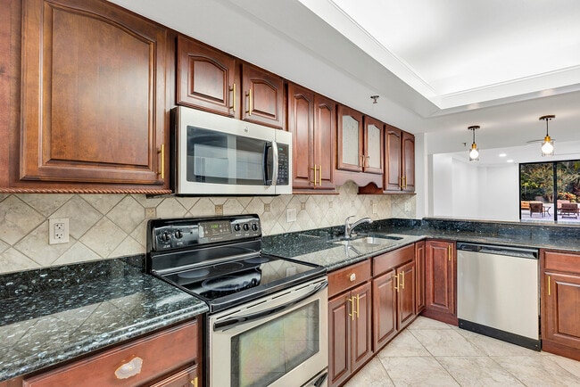 Photo - 530 E Central Blvd Townhome