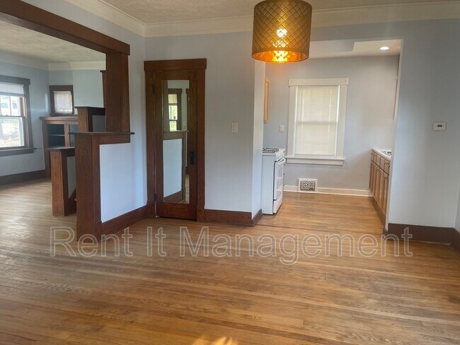 Photo - 3228 Fontenelle Blvd House