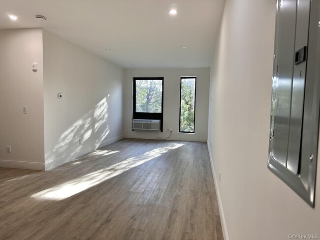 Photo - 362 W Merrick Rd Unit 208