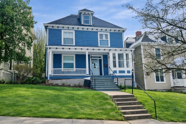 Building Photo - 514 E Chestnut St Unit #3