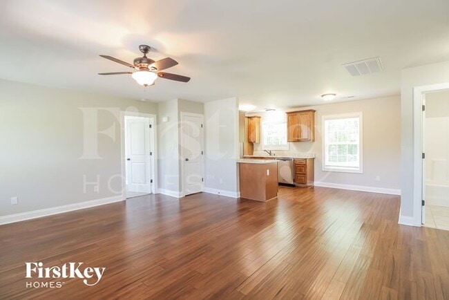 Photo - 438 Garland Dr