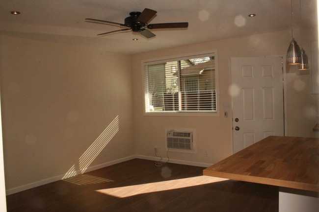 Photo - 2527 Elm Ave Unidad B