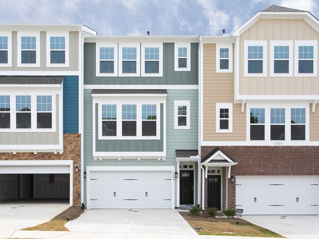 Gorgeous Townhome With Loads of Amenities ... - Gorgeous Townhome With Loads of Amenities ...