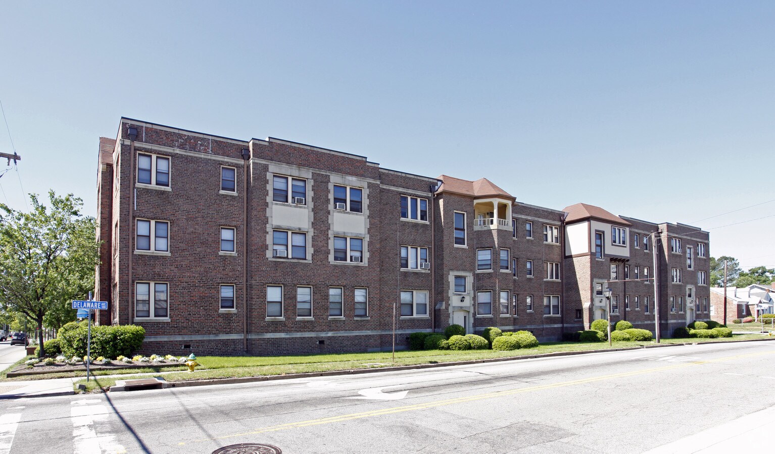 Park Manor Apartments - Park Manor Apartments