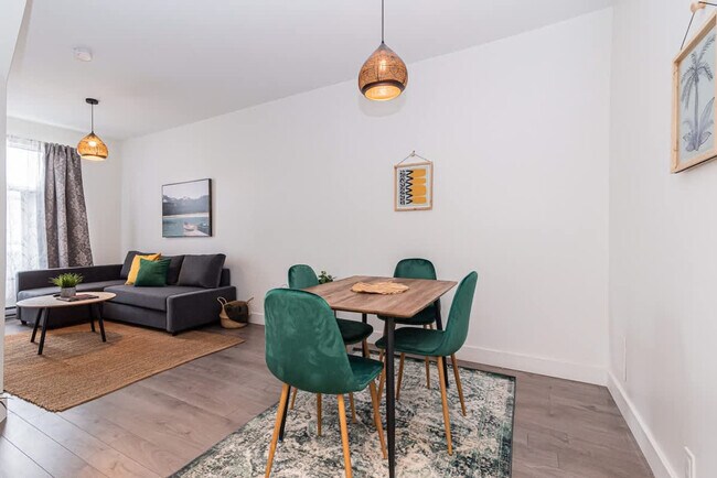 Photo - 4010 Rue Hochelaga Unit SI FL2-ID1543110P
