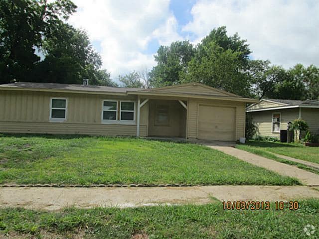 Building Photo - 2422 Bluffton Dr Rental