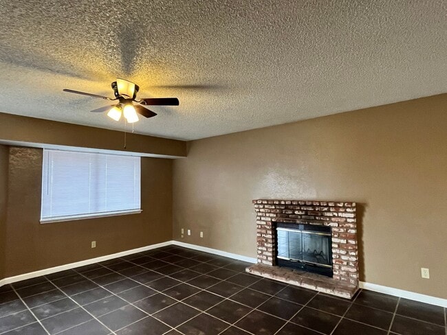 Photo - 9120 Peach Ave