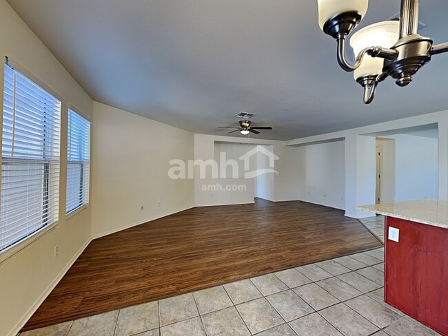 Photo - 83 E Mountain Alder St