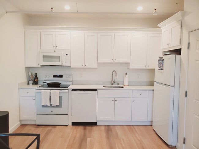 Building Photo - 39 Parker Ave Unit 5