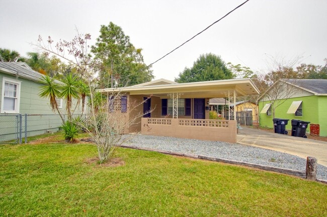 Photo - 205 E Esther St