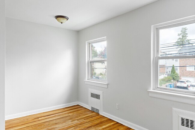 Photo - Larchmont Manor