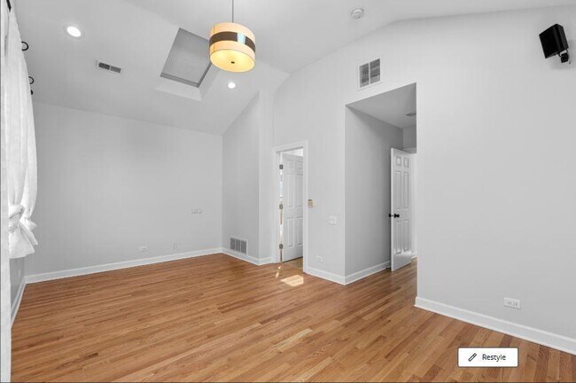 Photo - 4 bedroom in Chicago IL 60614 Unit 1