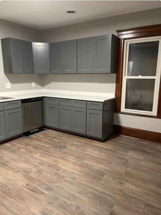 Building Photo - 1338 W 85th St Unit B