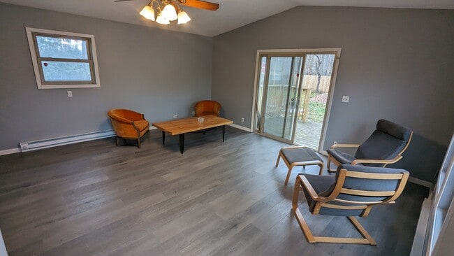 Building Photo - 616 White Oak Dr