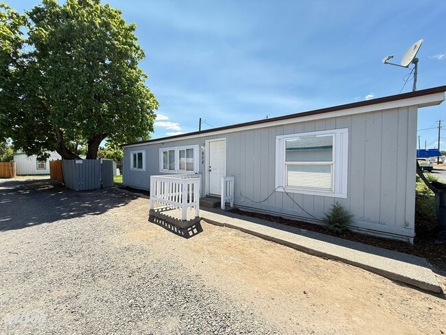 Spacious 3 Bed, 2 Bath Home in Union Gap! - Spacious 3 Bed, 2 Bath Home in Union Gap!