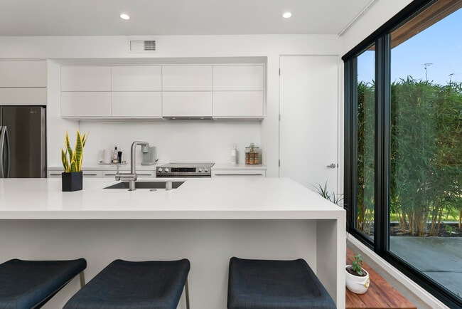 Photo - 1008 Yale St