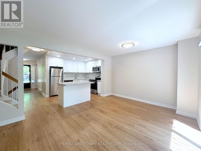 Photo - 6310 Battleford Rd