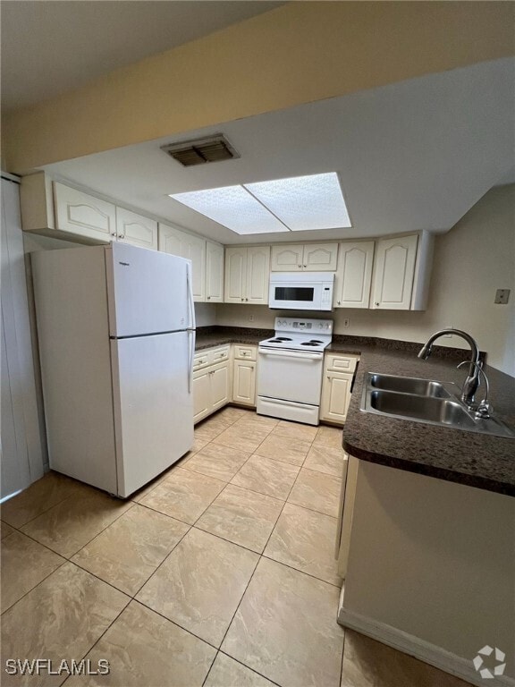 Building Photo - 4964 Vincennes St Unit 104 Rental