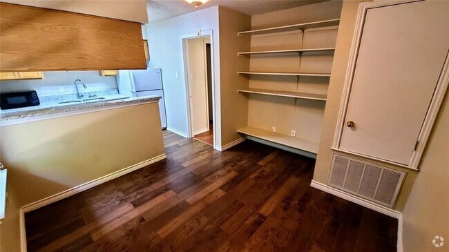 Building Photo - 1907 Robbins Pl Unit 103 Rental