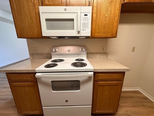 Photo - Available now! Nice 2 Bedroom, 2 Full Bath Duplex Located in Saginaw.