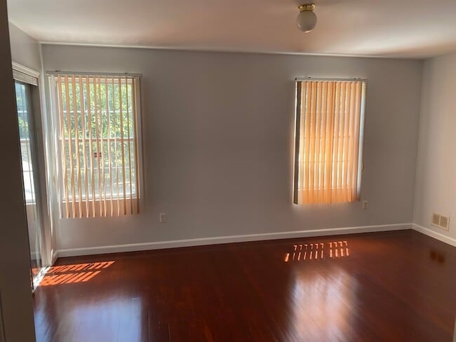 Photo - 183 Hutton St