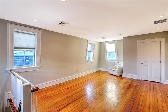 Photo - 225 Carpenter St Unit 3