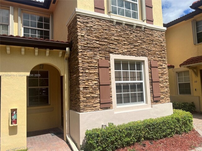 Building Photo - 1655 NE 33rd Rd Rental