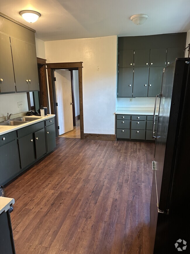 Building Photo - 433 Jefferson St Unit Both Rental